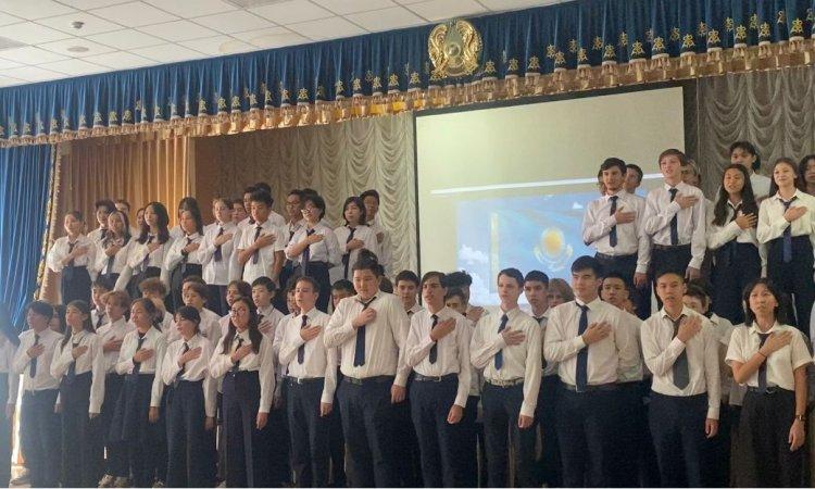 Обучающиеся 21 гимназии исполнили наш гимн в преддверии праздника "День Республики".